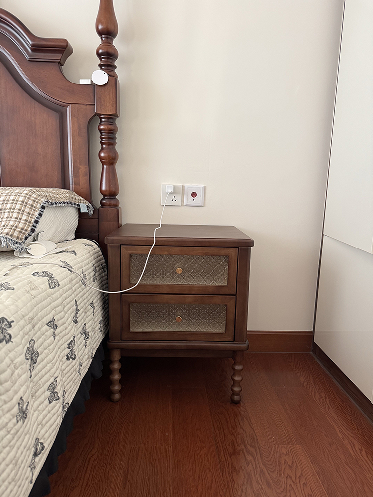 Stoliki nocne w stylu vintage, – Solid Wood Nightstand 2 Drawers recenzja i cena
