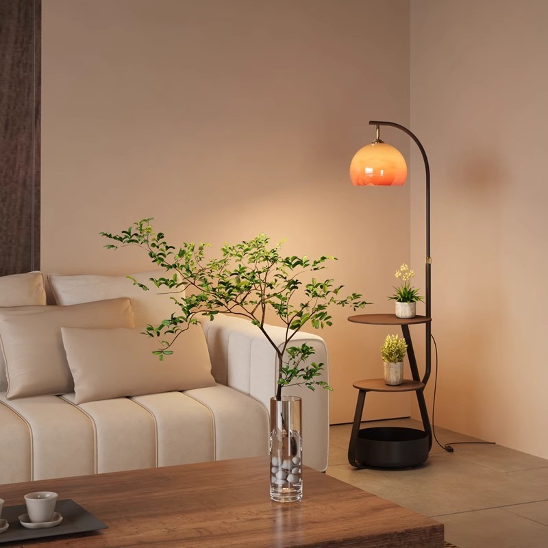 Lampa podłogowa, antyczny stol – Sofas recenzja i cena